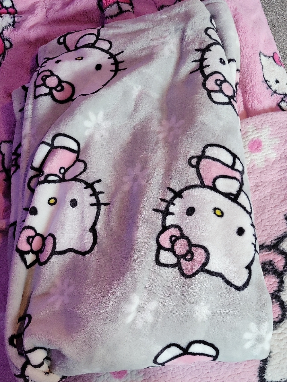 Sanrio Hello Kitty Twin size Plush  blanket in Grey and White